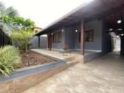 Casa com 3 dormitórios à venda, 200 m² por R$...