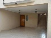 Casa com 3 dormitórios à venda, 200 m² por R$...