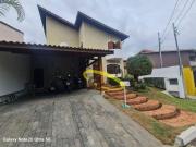 Casa com 3 dormitórios à venda, 200 m² por R$...
