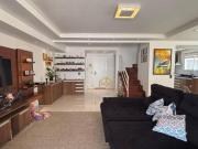 Casa com 3 dormitórios à venda, 200 m² por R$...