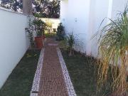 Casa com 3 dormitórios à venda, 200 m² por R$...