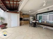Casa com 3 dormitórios à venda, 200 m² por R$...