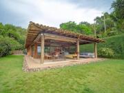 Casa com 3 dormitórios à venda, 200 m² por R$...