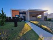 Casa com 3 dormitórios à venda, 204 m² por R$...