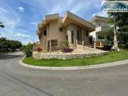 Casa com 3 dormitórios à venda, 205 m² por R$...