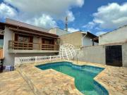 Casa com 3 dormitórios à venda, 208 m² por R$...