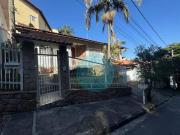 Casa com 3 dormitórios à venda, 215 m² por R$...