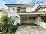 Casa com 3 dormitórios à venda, 215 m² por R$ 1.260.000...