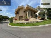 Casa com 3 dormitórios à venda, 215 m² por R$...