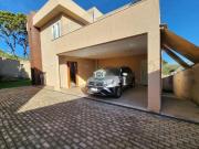 Casa com 3 dormitórios à venda, 217 m² por R$...