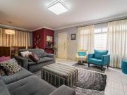 Casa com 3 dormitórios à venda, 220 m² por R$...