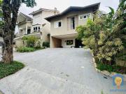 Casa com 3 dormitórios à venda, 220 m² por R$...