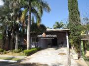 Casa com 3 dormitórios à venda, 220 m² por R$...