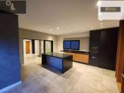 Casa com 3 dormitórios à venda, 220 m² por R$...