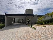 Casa com 3 dormitórios à venda, 220 m² por R$...