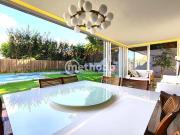 Casa com 3 dormitórios à venda, 220 m² por R$...