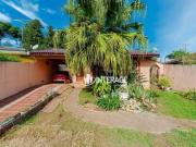 Casa com 3 dormitórios à venda, 225 m² por R$...
