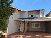 Casa com 3 dormitórios à venda, 226 m² por R$...
