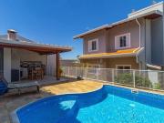 Casa com 3 dormitórios à venda, 228 m² por R$...