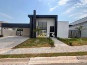 Casa com 3 dormitórios à venda, 228 m² por R$...