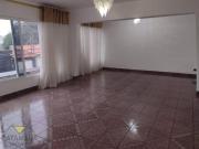 Casa com 3 dormitórios à venda, 230 m² por R$...