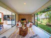 Casa com 3 dormitórios à venda, 230 m² por R$...