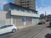 Casa com 3 dormitórios à venda, 230 m² por R$...