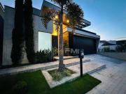 Casa com 3 dormitórios à venda, 230 m² por R$...