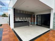 Casa com 3 dormitórios à venda, 230 m² por R$...