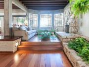 Casa com 3 dormitórios à venda, 230 m² por R$...