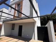 Casa com 3 dormitórios à venda, 235 m² por R$...