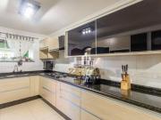 Casa com 3 dormitórios à venda, 236 m² por R$...
