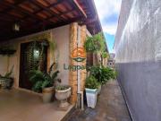 Casa com 3 dormitórios à venda, 238 m² por R$...