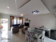 Casa com 3 dormitórios à venda, 240 m² por R$...