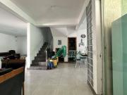 Casa com 3 dormitórios à venda, 240 m² por R$...