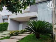 Casa com 3 dormitórios à venda, 240 m² por R$...
