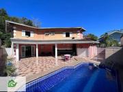 Casa com 3 dormitórios à venda, 240 m² por R$...