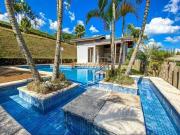 Casa com 3 dormitórios à venda, 240 m² por R$...