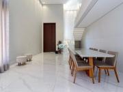 Casa com 3 dormitórios à venda, 240 m² por R$...
