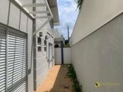Casa com 3 dormitórios à venda, 242 m² por R$...