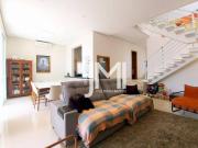 Casa com 3 dormitórios à venda, 243 m² por R$...