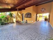 Casa com 3 dormitórios à venda, 243 m² por R$...