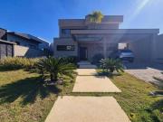 Casa com 3 dormitórios à venda, 246 m² por R$ 2.300.000...