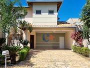 Casa com 3 dormitórios à venda, 250 m² por R$...
