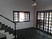 Casa com 3 dormitórios à venda, 250 m² por R$...