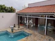 Casa com 3 dormitórios à venda, 250 m² por R$...