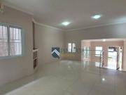 Casa com 3 dormitórios à venda, 250 m² por R$...