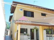 Casa com 3 dormitórios à venda, 250 m² por R$...