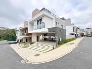 Casa com 3 dormitórios à venda, 251 m² por R$...