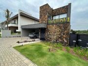 Casa com 3 dormitórios à venda, 252 m² por R$...